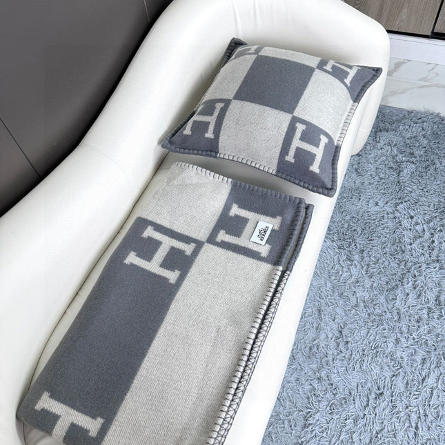 AVALON THROW BLANKET 170 CM IN COOL GRAY CASHMERE 294471