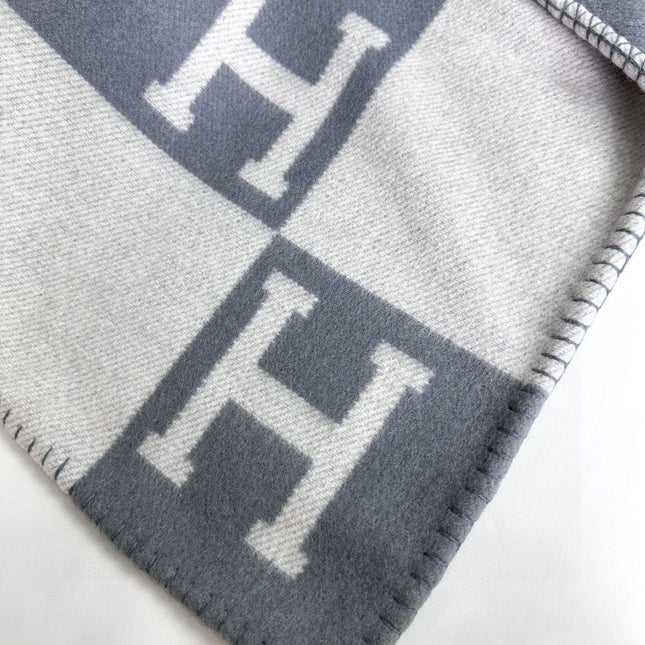 AVALON THROW BLANKET 170 CM IN COOL GRAY CASHMERE 294471