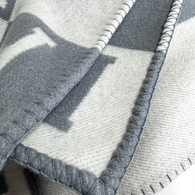 AVALON THROW BLANKET 170 CM IN COOL GRAY CASHMERE 294471