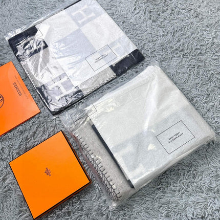 AVALON THROW BLANKET 170 CM IN BLACK CASHMERE 294472