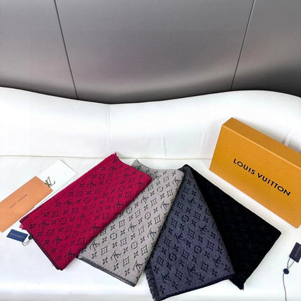 SCARF 180 CM IN HIBISCUS RED CLASSIC MONOGRAM CASHMERE 396438