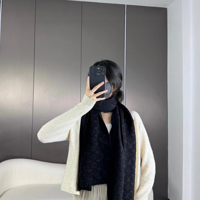SCARF 180 CM IN BLACK CLASSIC MONOGRAM CASHMERE 396441