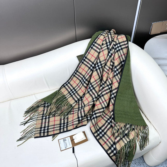 CHECK CAPE IN JADE GREEN WOOL 410153