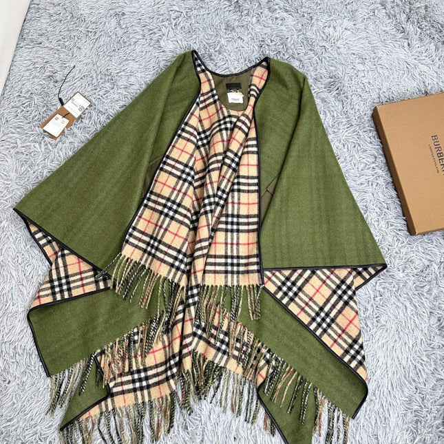 CHECK CAPE IN JADE GREEN WOOL 410153