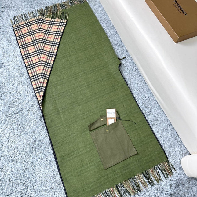 CHECK CAPE IN JADE GREEN WOOL 410153