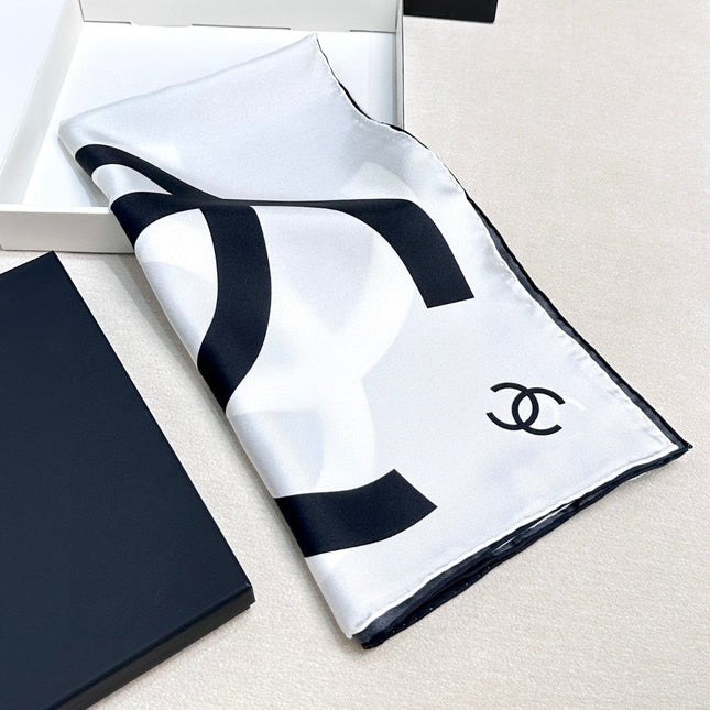 CHANEL 25S SCARF 90 IN SILK 643202