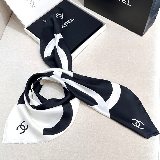 CHANEL 25S SCARF 90 IN SILK 643202