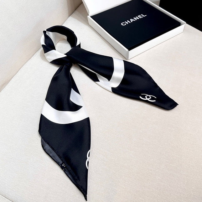 CHANEL 25S SCARF 90 IN SILK 643202