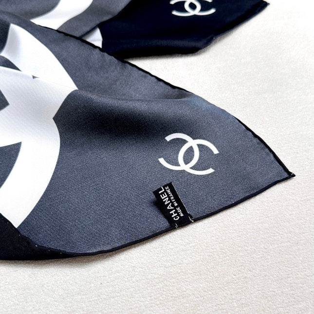 CHANEL 25S SCARF 90 IN SILK 643202