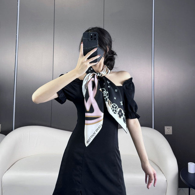 LV SCARF 90 CM IN SILK 720000
