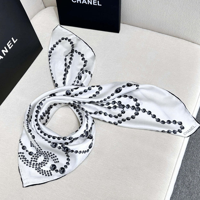 CHANEL 25S SCARF 90 IN SILK 711321