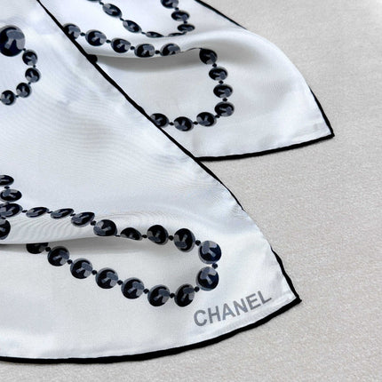 CHANEL 25S SCARF 90 IN SILK 711321