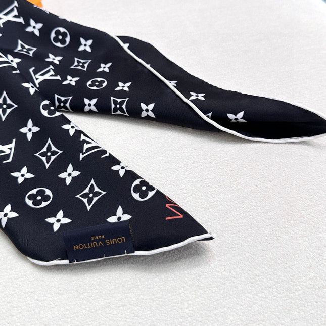LV SCARF 90 CM IN SILK 721521