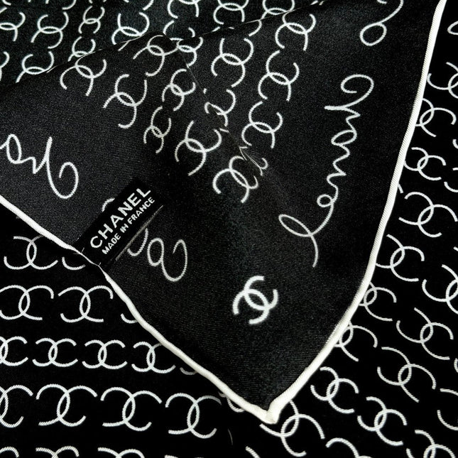 CHANEL 25S SCARF 90 IN SILK 732137