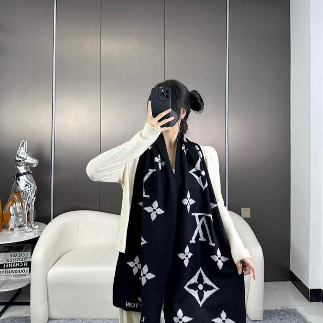 LV SCARF 180 CM IN CASHMERE 700777
