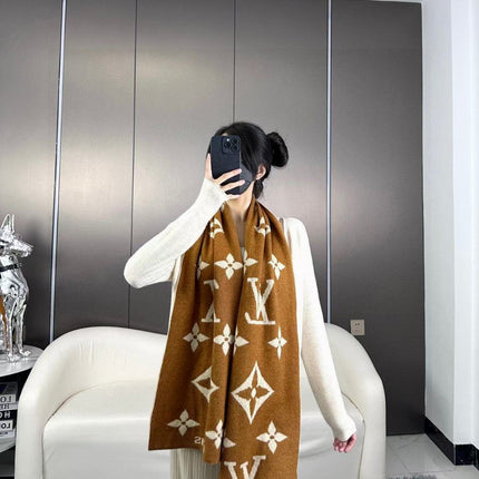 LV SCARF 180 CM IN CASHMERE 700778