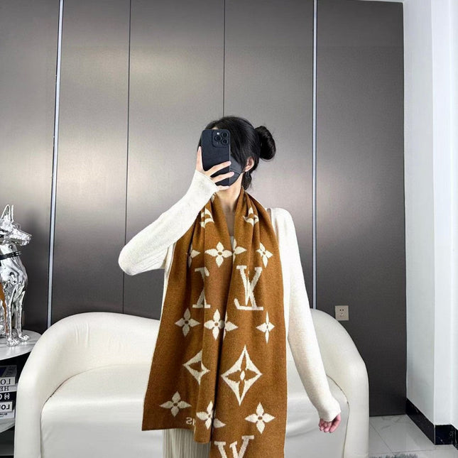 LV SCARF 180 CM IN CASHMERE 700778
