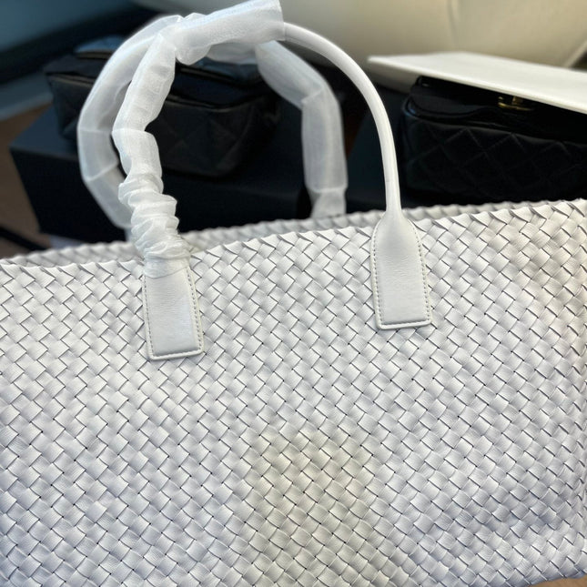 SMALL CABAT 33 IN WHITE LAMBSKIN