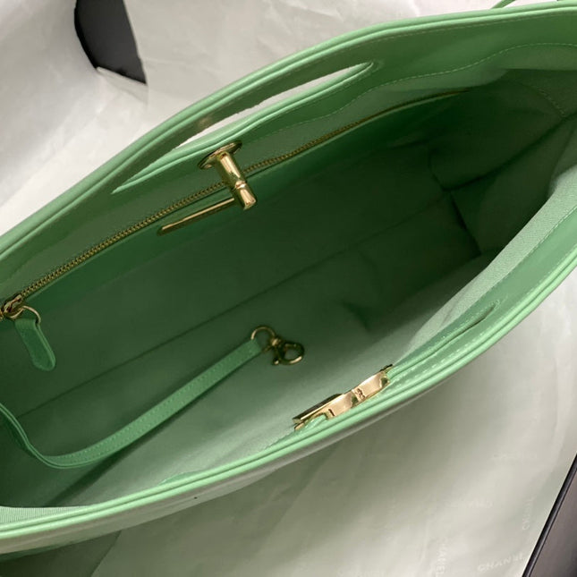 CC 39 LARGE SHOPPING BAG IN GREEN MINT CALFSKIN