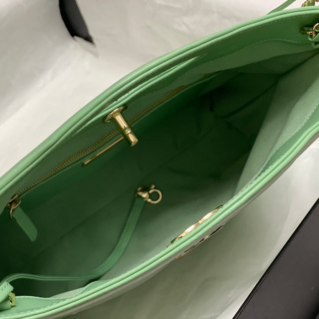 CC SMALL 30 SHOPPING BAG IN GREEN MINT CALFSKIN