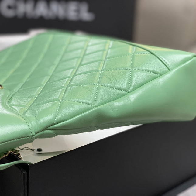 CC SMALL 30 SHOPPING BAG IN GREEN MINT CALFSKIN