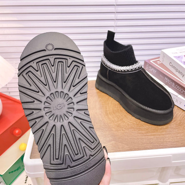 SNOW BOOTS IN BLACK SUEDE WITH ETHNIC STYLE SOCK