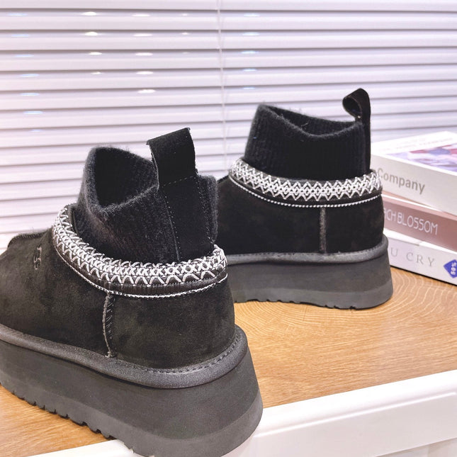 SNOW BOOTS IN BLACK SUEDE WITH ETHNIC STYLE SOCK
