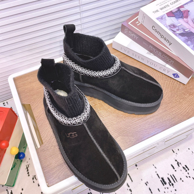 SNOW BOOTS IN BLACK SUEDE WITH ETHNIC STYLE SOCK