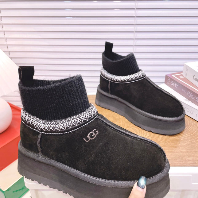 SNOW BOOTS IN BLACK SUEDE WITH ETHNIC STYLE SOCK