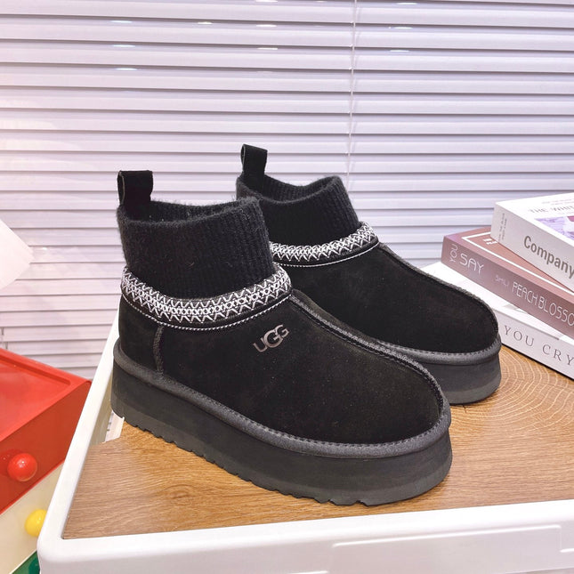 SNOW BOOTS IN BLACK SUEDE WITH ETHNIC STYLE SOCK