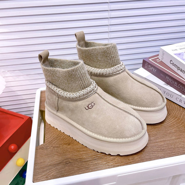 SNOW BOOTS IN DESERT BROWN SUEDE WITH ETHNIC STYLE SOCK