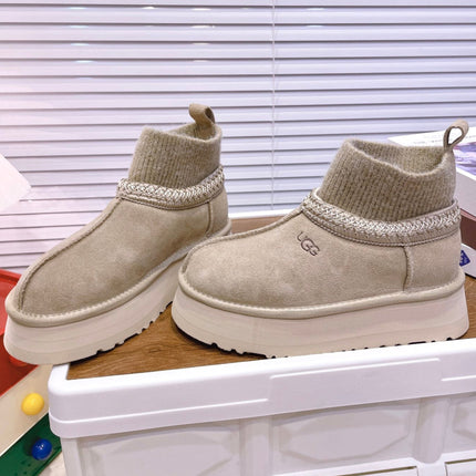 SNOW BOOTS IN DESERT BROWN SUEDE WITH ETHNIC STYLE SOCK