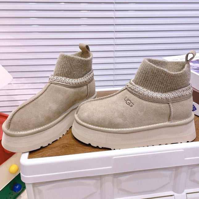 SNOW BOOTS IN DESERT BROWN SUEDE WITH ETHNIC STYLE SOCK