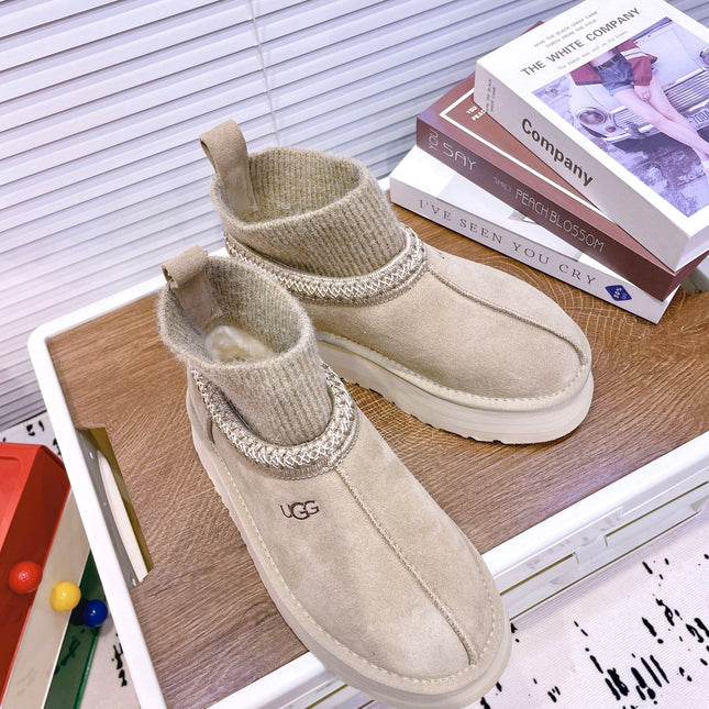 SNOW BOOTS IN DESERT BROWN SUEDE WITH ETHNIC STYLE SOCK