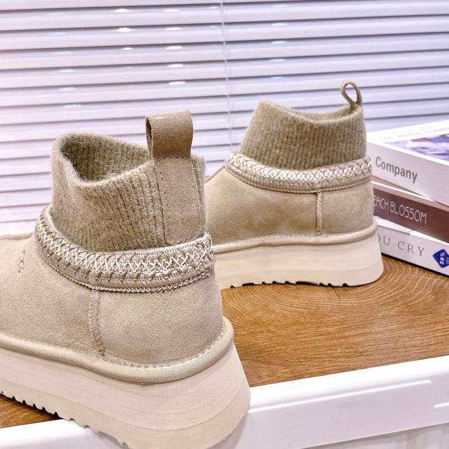 SNOW BOOTS IN DESERT BROWN SUEDE WITH ETHNIC STYLE SOCK