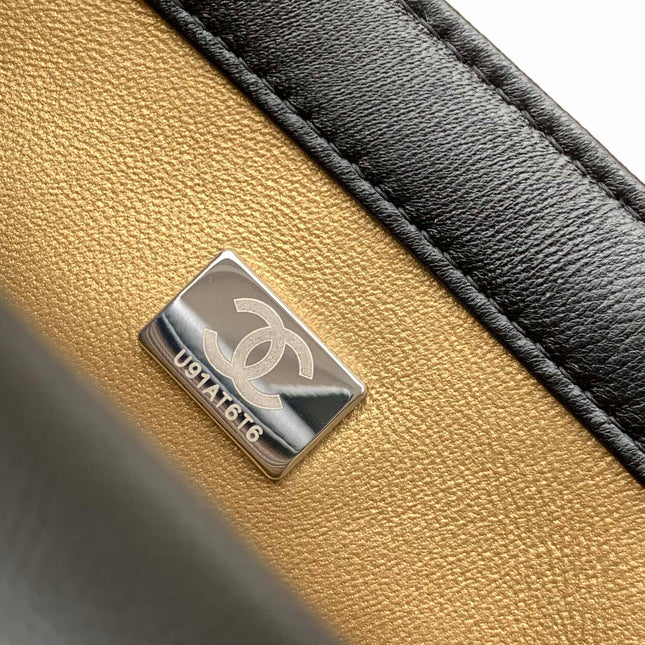 CC SMALL 17 FLAP BAG IN BLACK CALFSKIN
