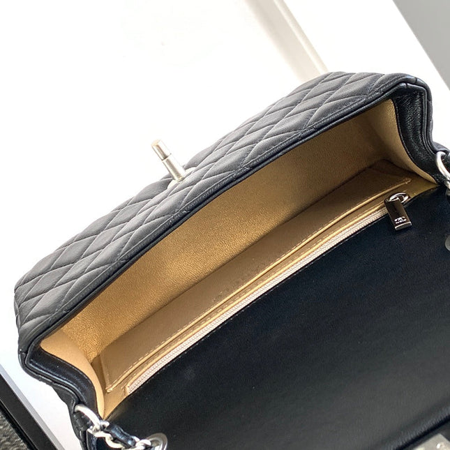 CC SMALL 20 FLAP BAG IN BLACK CALFSKIN