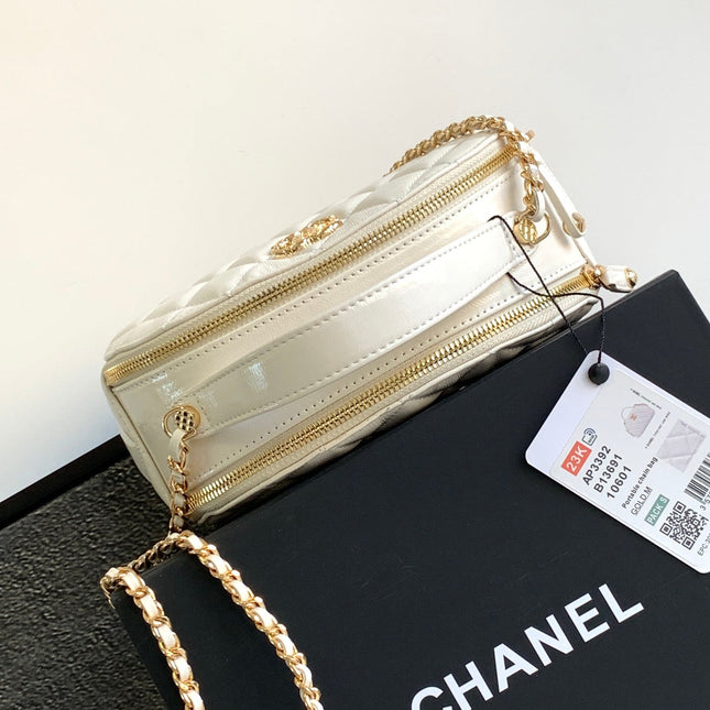CC CLASSIC MINI 20 CLUTCH WITH STRAP IN GLOSSY WHITE CALFSKIN