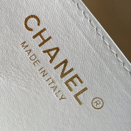CC CLASSIC MINI 20 CLUTCH WITH STRAP IN GLOSSY WHITE CALFSKIN