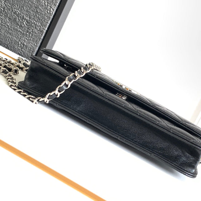 CC WOC 19 BAG IN BLACK CALFSKIN WITH SILVER LOGO