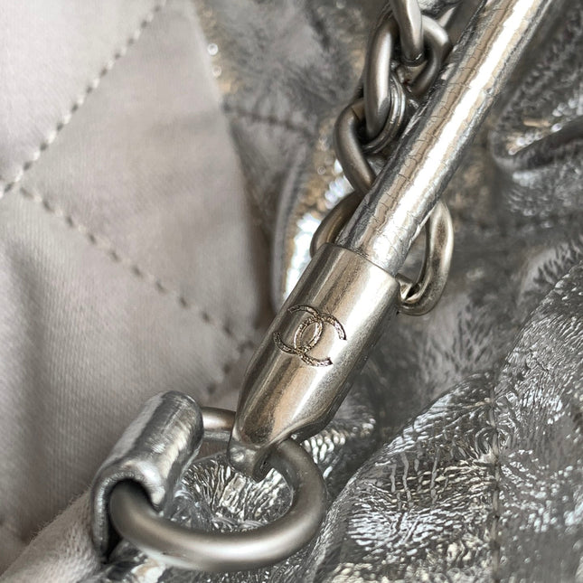 CC 22 BAG IN SILVER SHINY CALFSKIN AND GOLD METAL
