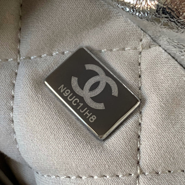 CC 22 BAG IN SILVER SHINY CALFSKIN AND GOLD METAL
