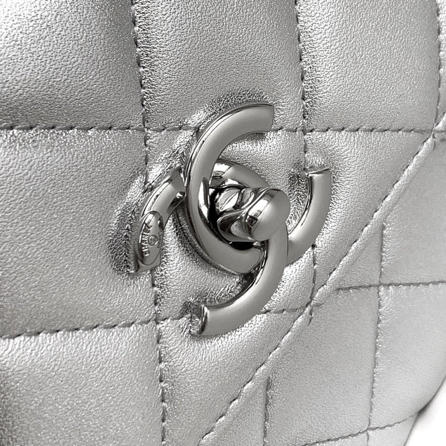 CC MINI 19 FLAP BAG IN SILVER CALFSKIN