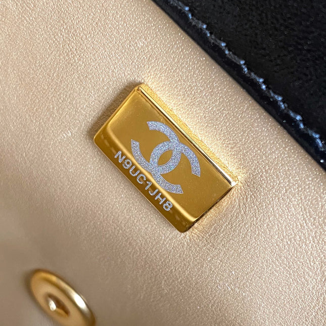 CC MEDIUM 22 FLAP BAG IN BLACK LAMBSKIN GOLD HARDWARE