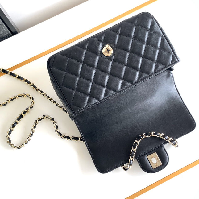 CC MINI 20 FLAP BAG IN BLACK CALFSKIN