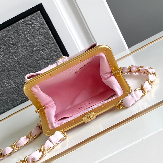 CC MINI 13 CLUTCH WITH STRAP IN LIGHT PINK LAMBSKIN ATTACH BOW