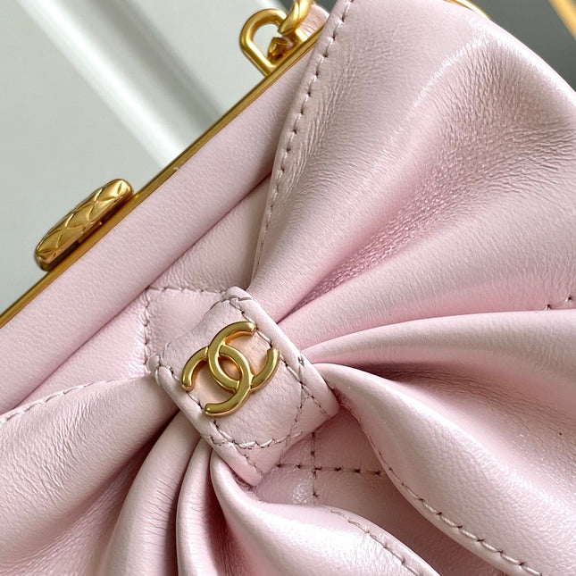 CC MINI 13 CLUTCH WITH STRAP IN LIGHT PINK LAMBSKIN ATTACH BOW