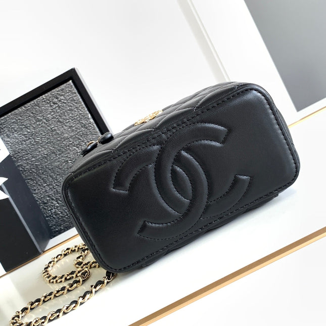 CC 17 CLUTCH WITH STRAP IN BLACK CALFSKIN