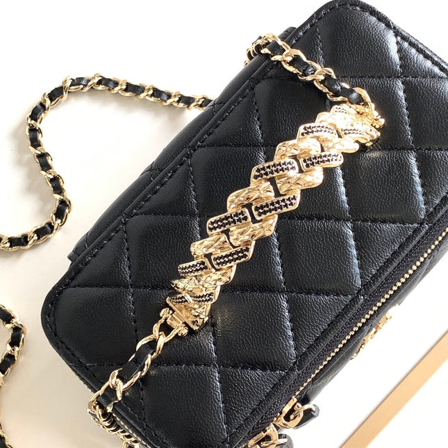 CC 17 CLUTCH WITH STRAP IN BLACK CALFSKIN
