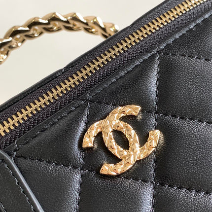 CC 17 CLUTCH WITH STRAP IN BLACK CALFSKIN